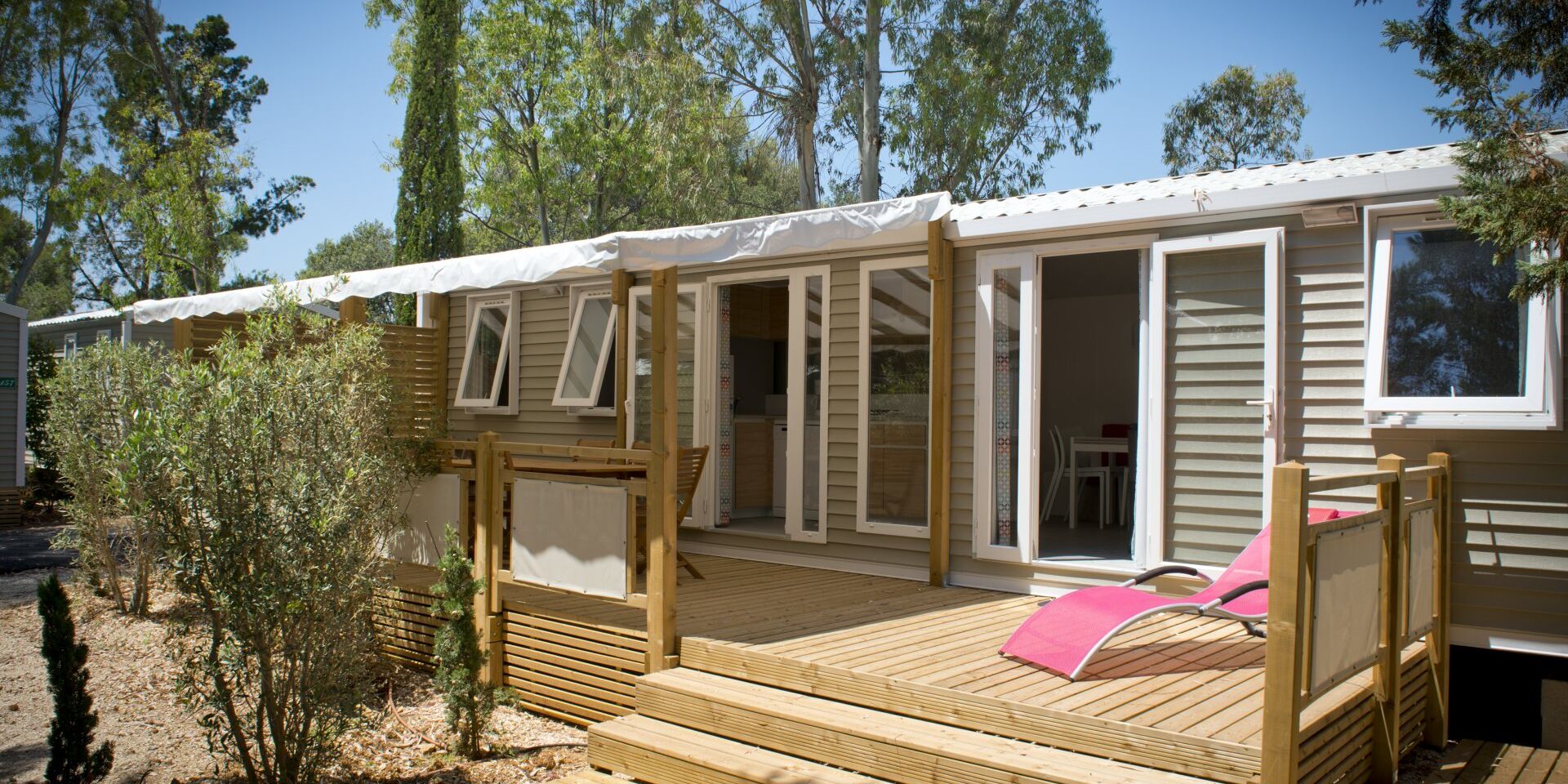 Top-of-the-range air-conditioned mobile home at our four-star campsite in the Var