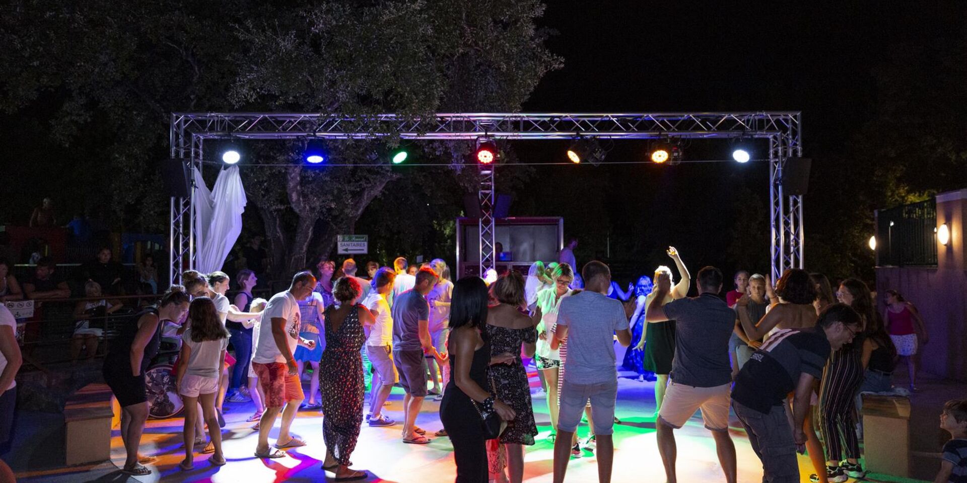 France campsite dance evenings, family shows