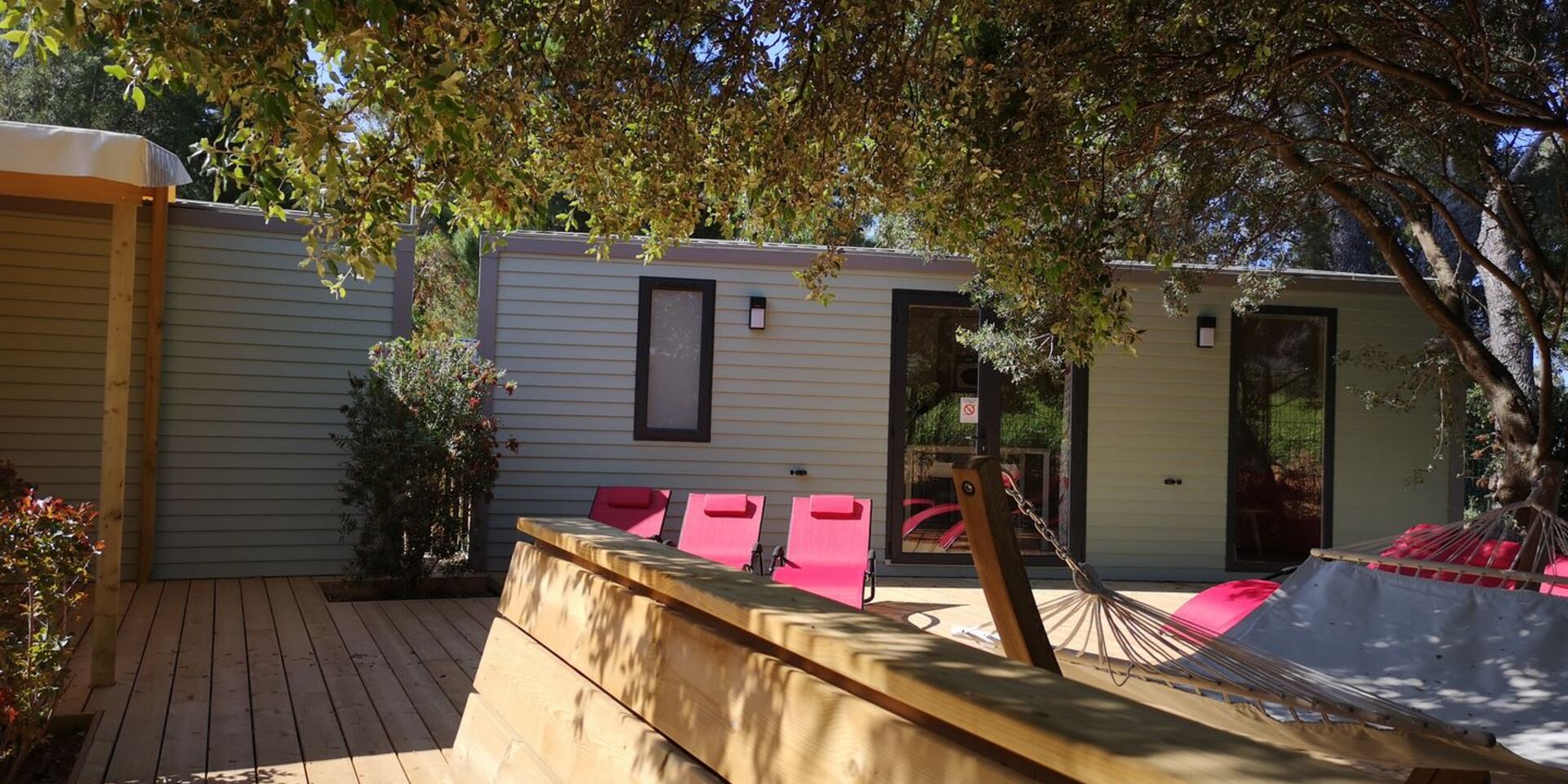 Holiday in a campsite 10 guests in a house with a spa close to the beaches of Hyères