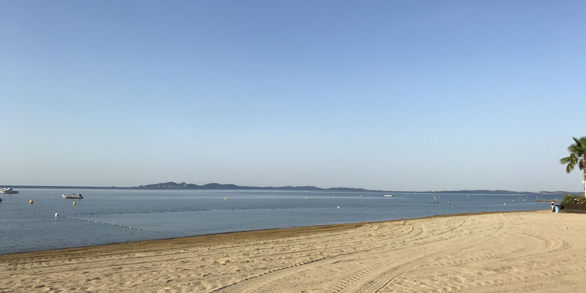 A family, kitesurfing and windsurfing beach in La Londe