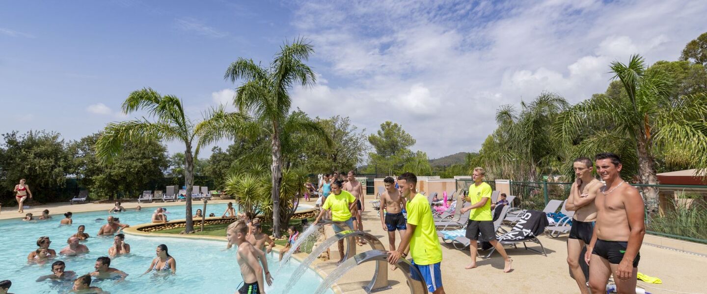 Pool activities and children's activities at the campsite