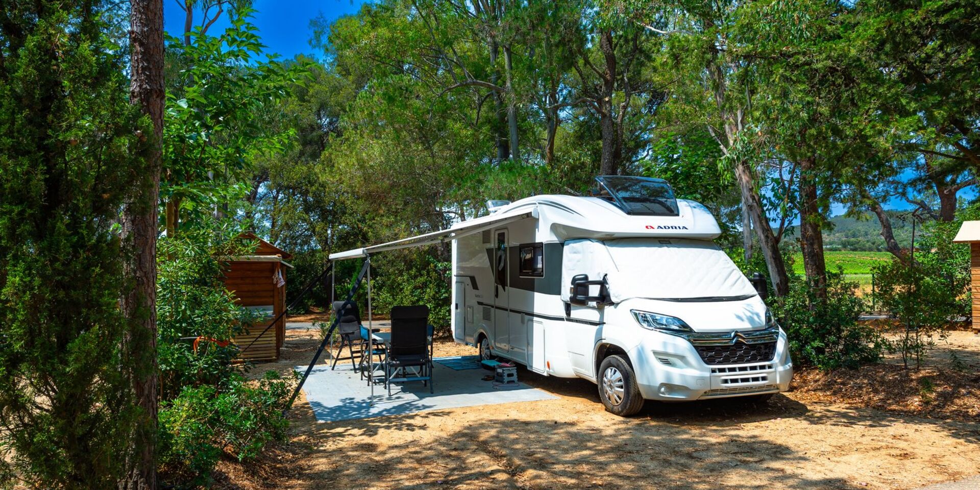 Caravan pitch private sanitary facilities Campsite Var