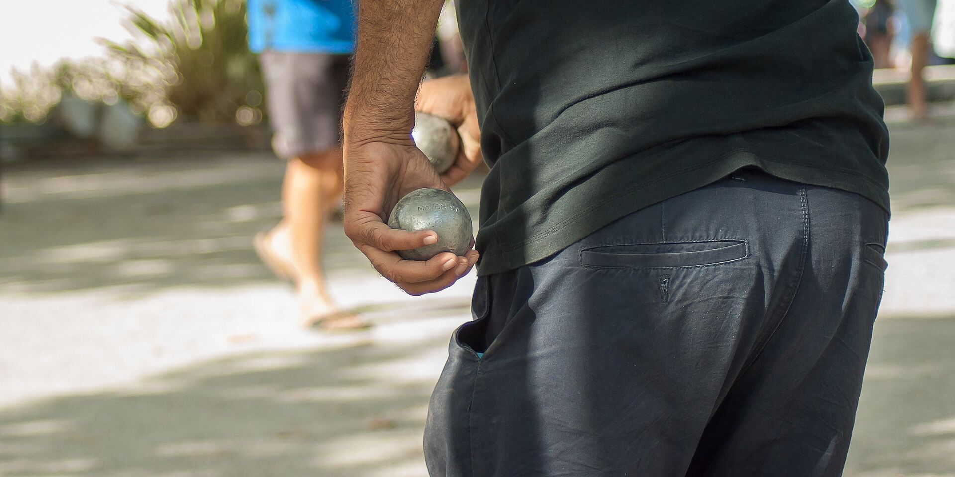 Play pétanque at campsite